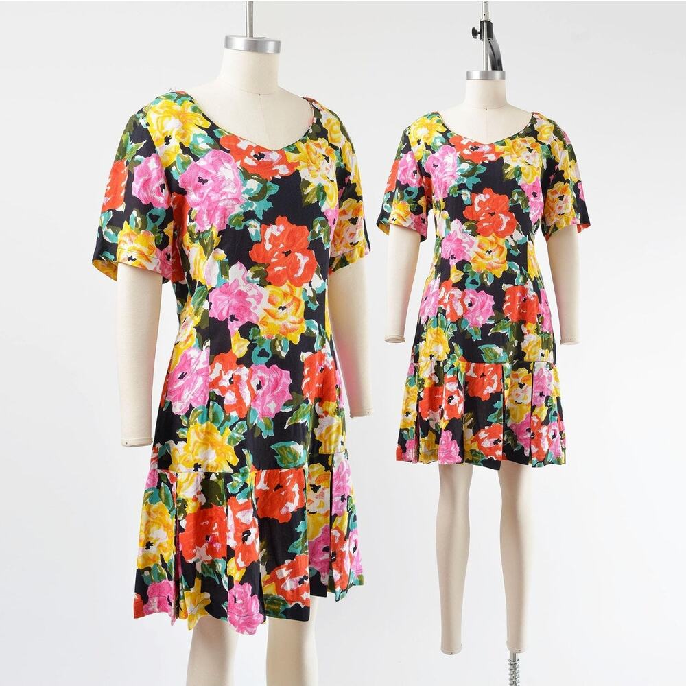 Vintage 90s Colorful Floral Dropped Waist Shift Dress with Pleated Hem M